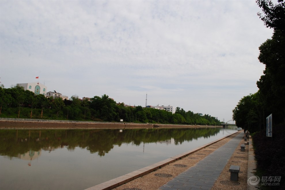 午后阳光河畔西岸观景道走起健身寻拍家乡河道景