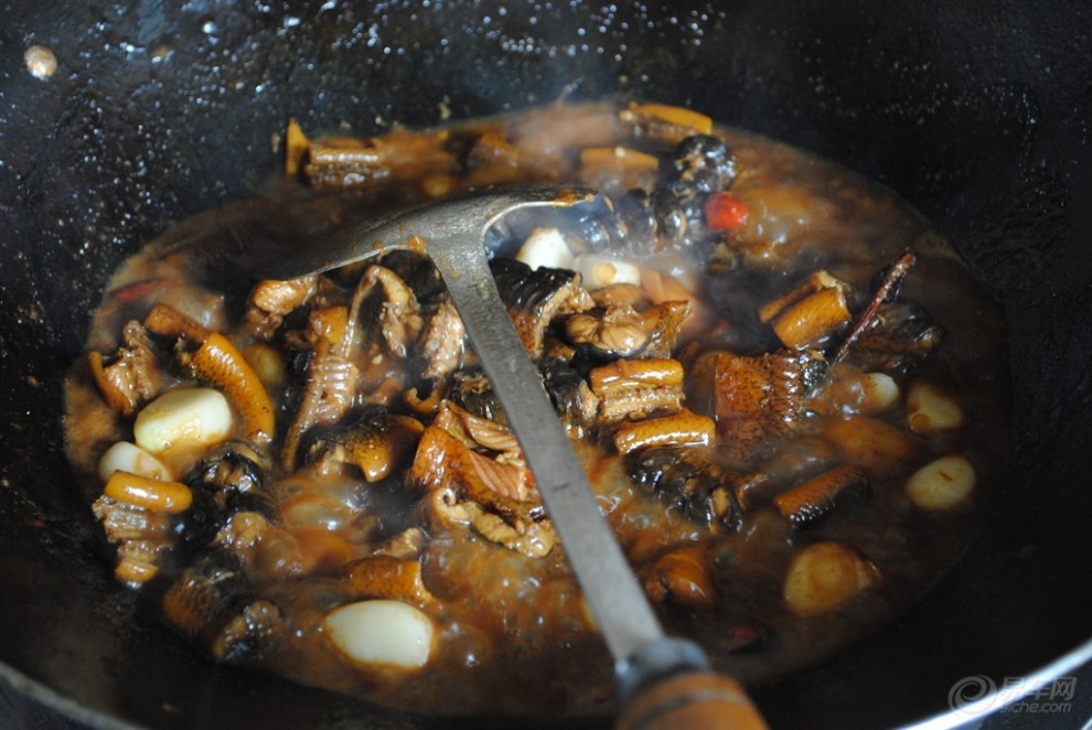 农家风味大锅小灶赏拍炒菜烧野鸡围观美食