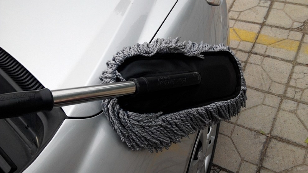 汽车掸子除尘作业