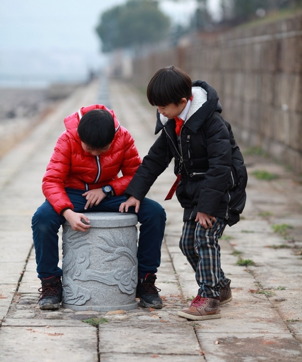 【宝贝快乐秀】两个小伙伴,周末河边走走