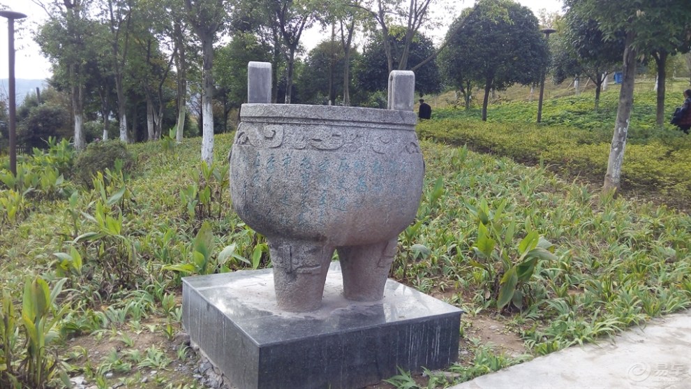 【首发】览太白岩山顶公园景