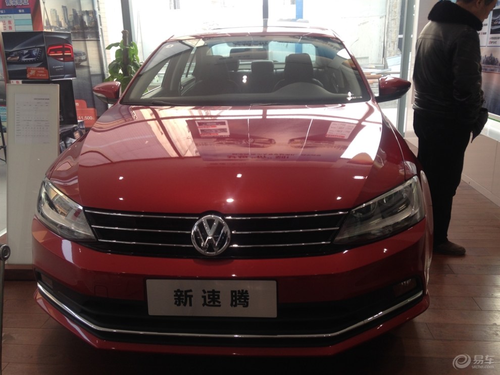 萌妹子配大红色速腾,美美哒!