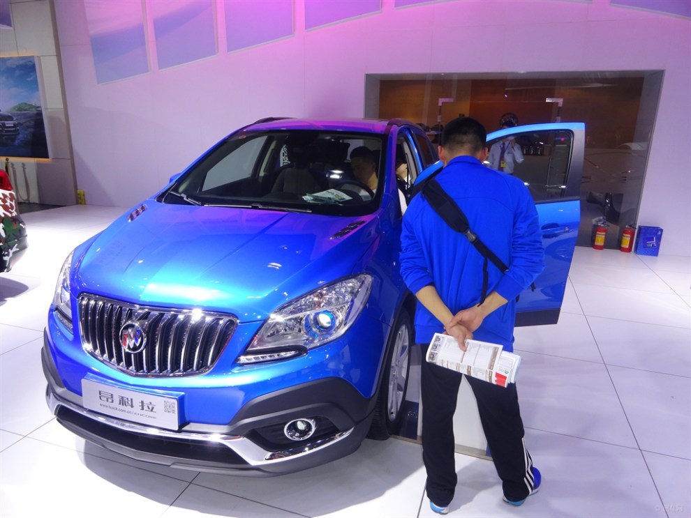 大潍坊金宝车展润华别克展区现场抓拍