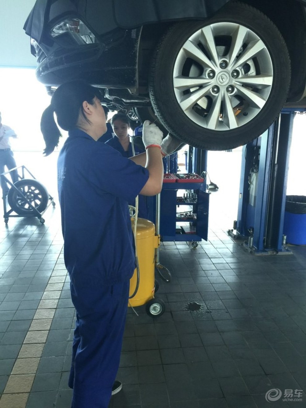 时间都去哪了,美女维修技师全身贴心检查~~记录逸动全程保养