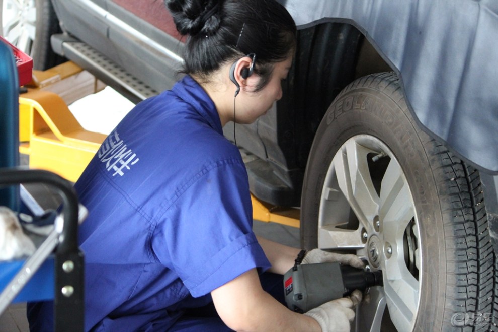 美女维修技师 二保归来 求版主再射! !