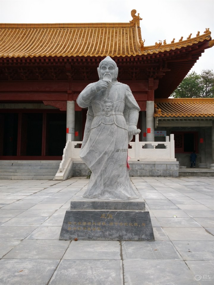 心怀敬仰! 这些贴着红纸的,全部是邱姓后人捐赠的!