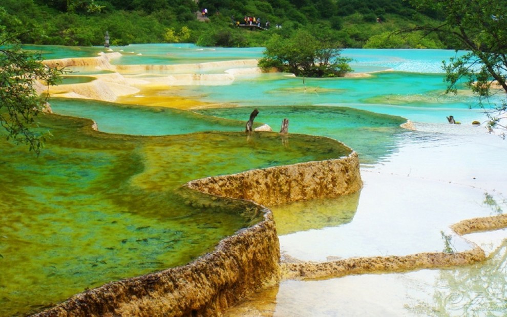 惊艳奇绝五彩池