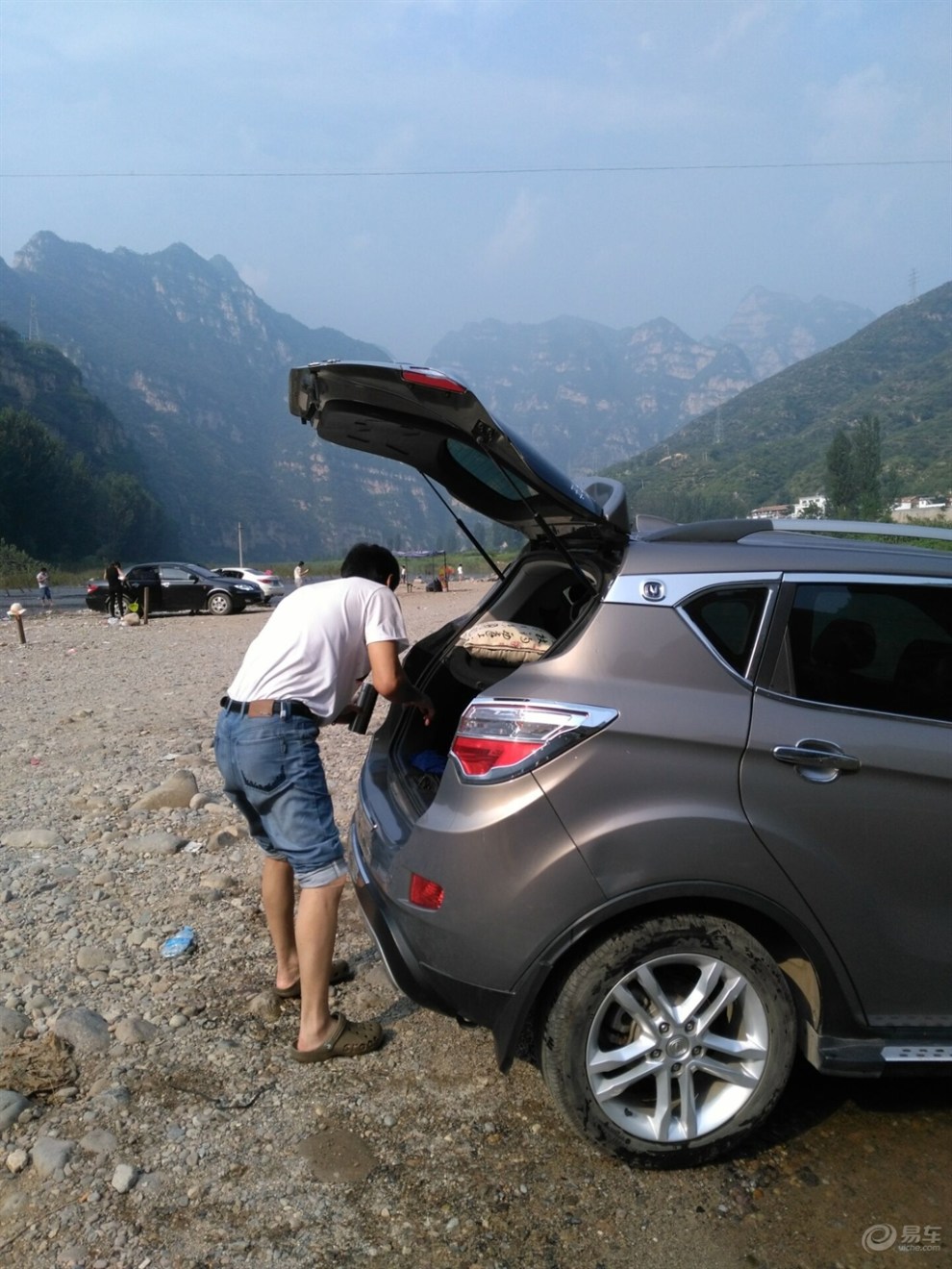 【石家庄cs35车友会】东湖港景区哥四个河边洗车