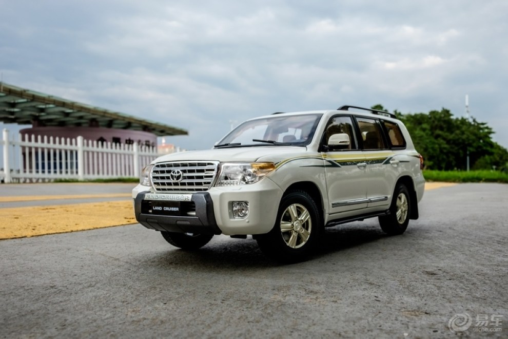 【mic外拍】丰田陆巡lc200