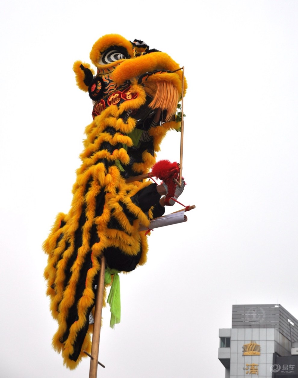 雄狮表演之高杆采青