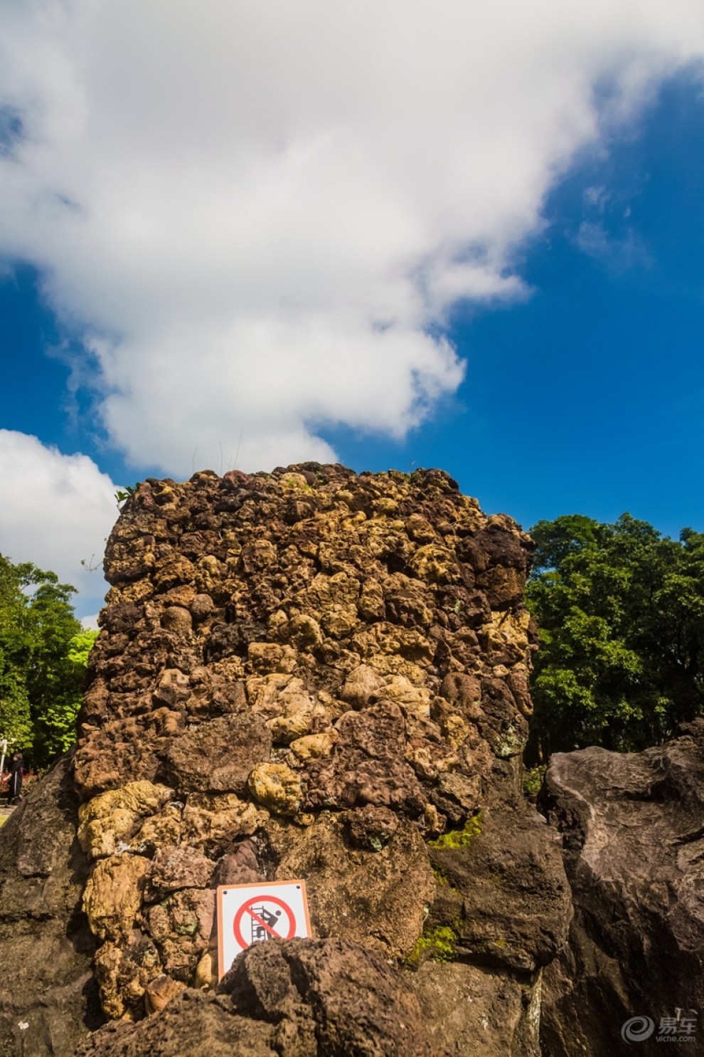 海南火山口地质公园初览