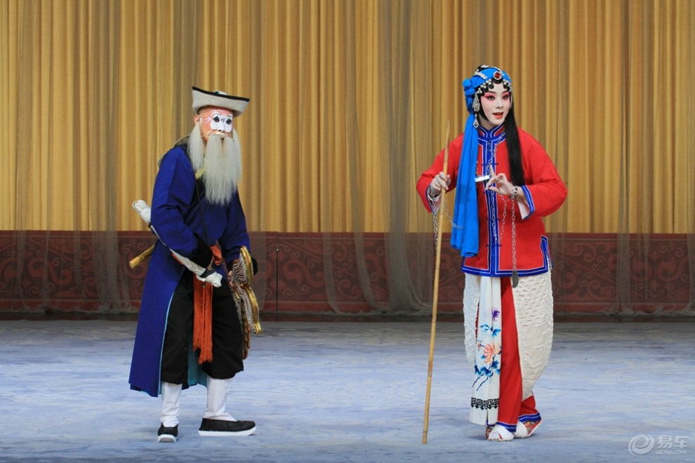 天津青年京剧团在中华剧院上演京剧《女起解》剧照