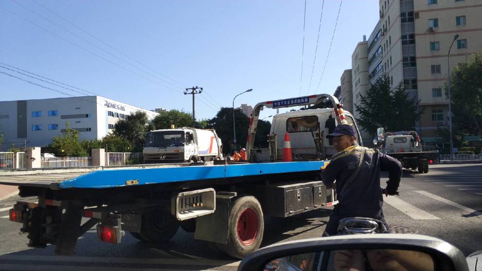 白天又很多拖车的