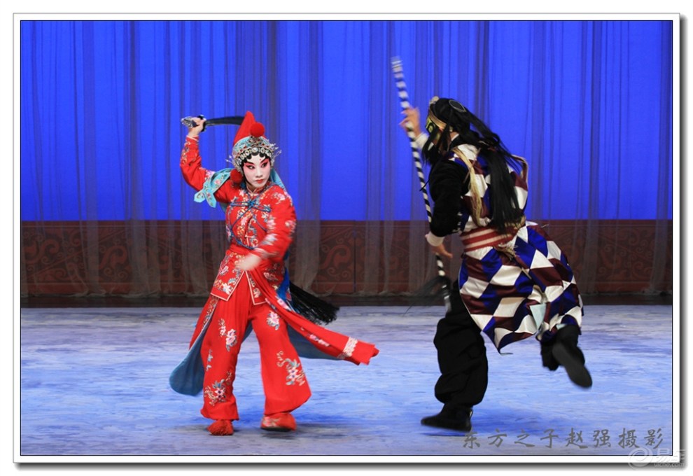 京剧《十三妹》闫巍饰演剧照