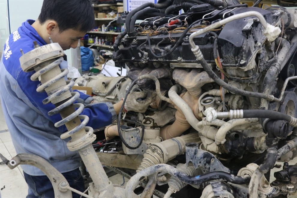 深圳宝马叉六发动机维修施工