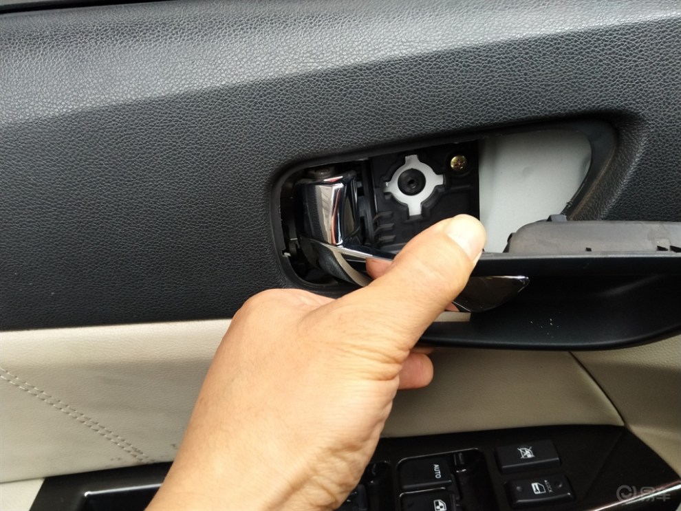 【四川长安家族】亲手为小逸更换主电动车窗开关总成