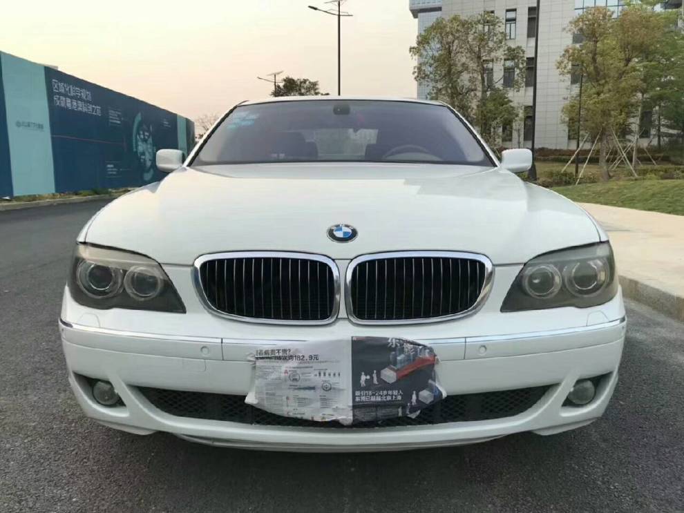 08年宝马750 白色黄龙