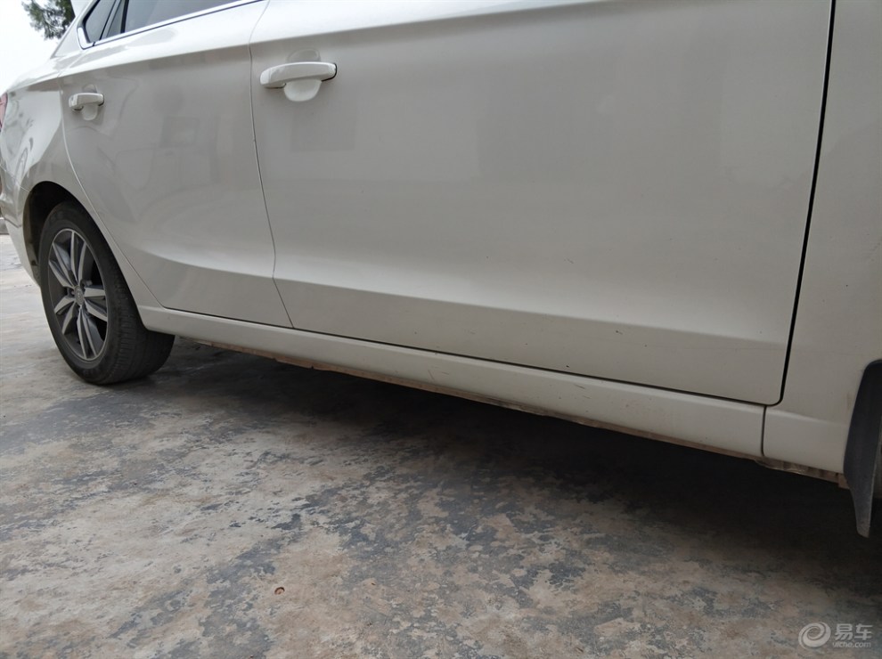 【四川长安家族】为白色小逸车门加装饰贴
