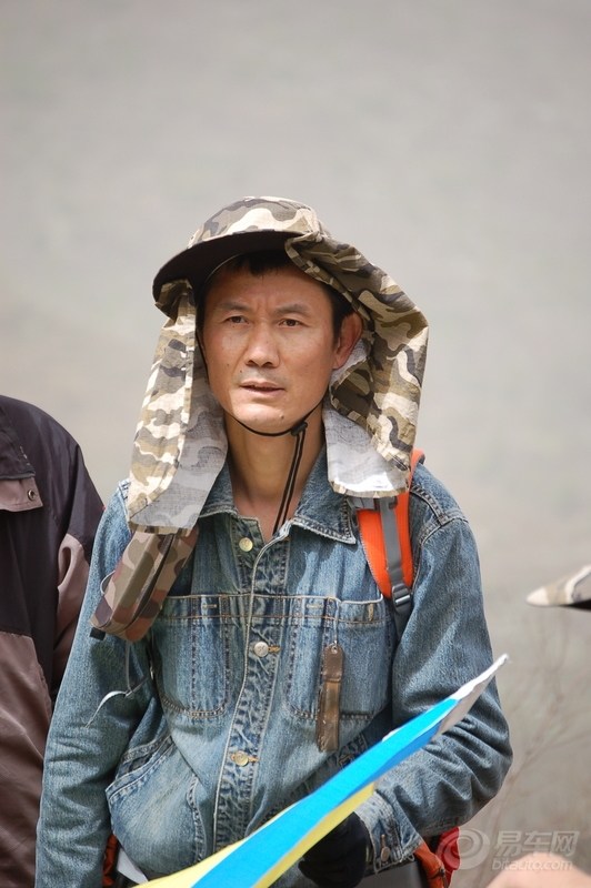 2011年4月30日登驼峰赏映山红 县大队巧遇一日四季