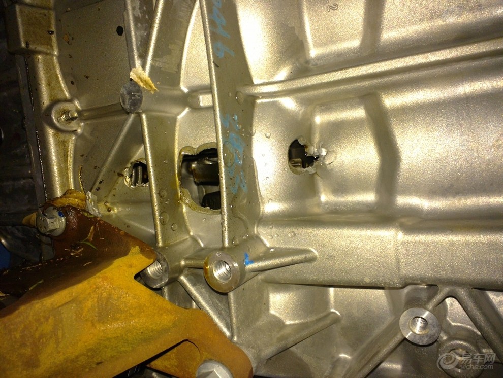 发动机爆缸修要多少钱 爆缸保险公司赔吗